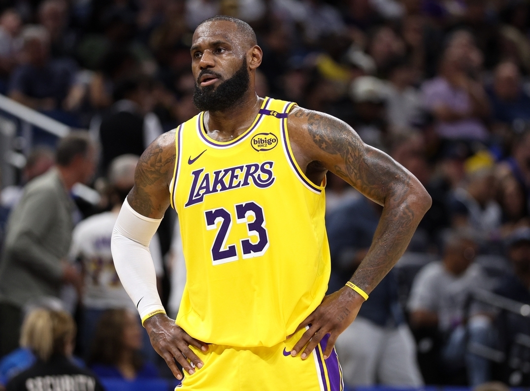 江南体育-破铜废铁换历史第一人？哈登前队友提议勇士继续招募詹姆斯！