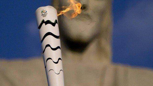 江南体育官网-新冠影响日子不好过 巴西人卖里约奥运火炬渡难关