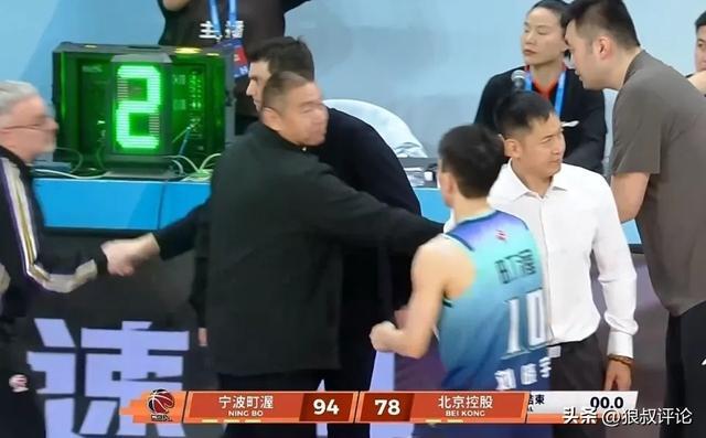 江南体育-张庆鹏：这个赛季满怀希望到经历各种困难 没有完成北京球迷的希望
